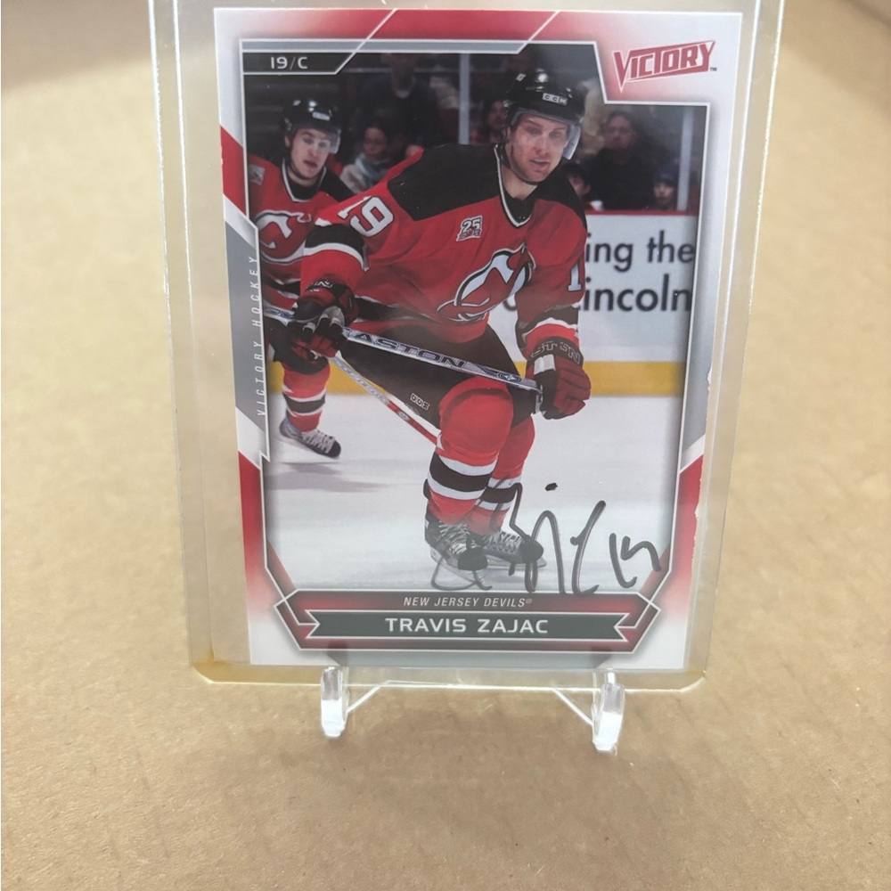 Travis Zajac Signed 2007-08 Upper Deck Victory Hockey Card New Jersey Devils #6
